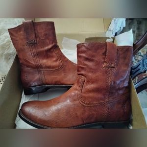 NIB Frye  leather Anna Shorties booties. 7.5